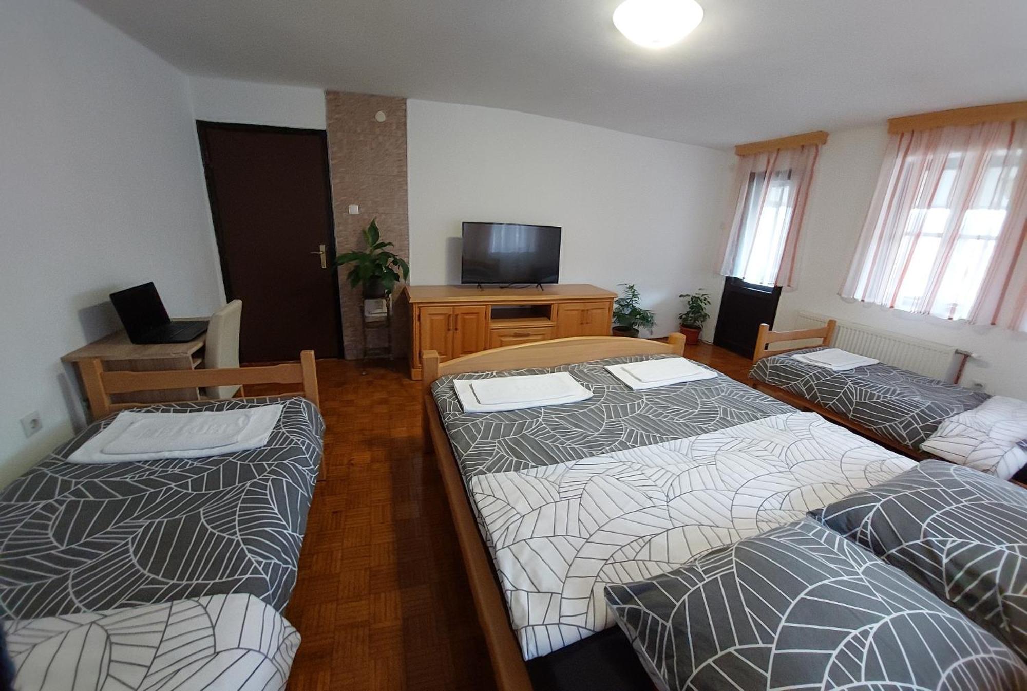 Panorama Travnik Aparthotel Ruang foto